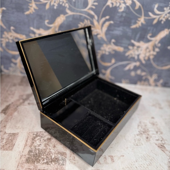 Vintage Black Lacquer Music Box Floral Inlay Jewelry Box Mirror Lid - Picture 2 of 9